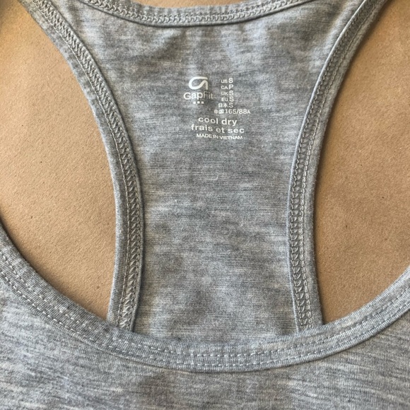 Gap | GapFit Cool Dry Light Grey Athletic Tank - Picture 3 of 4